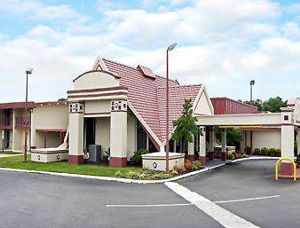 Days Inn Greensboro Exterior photo